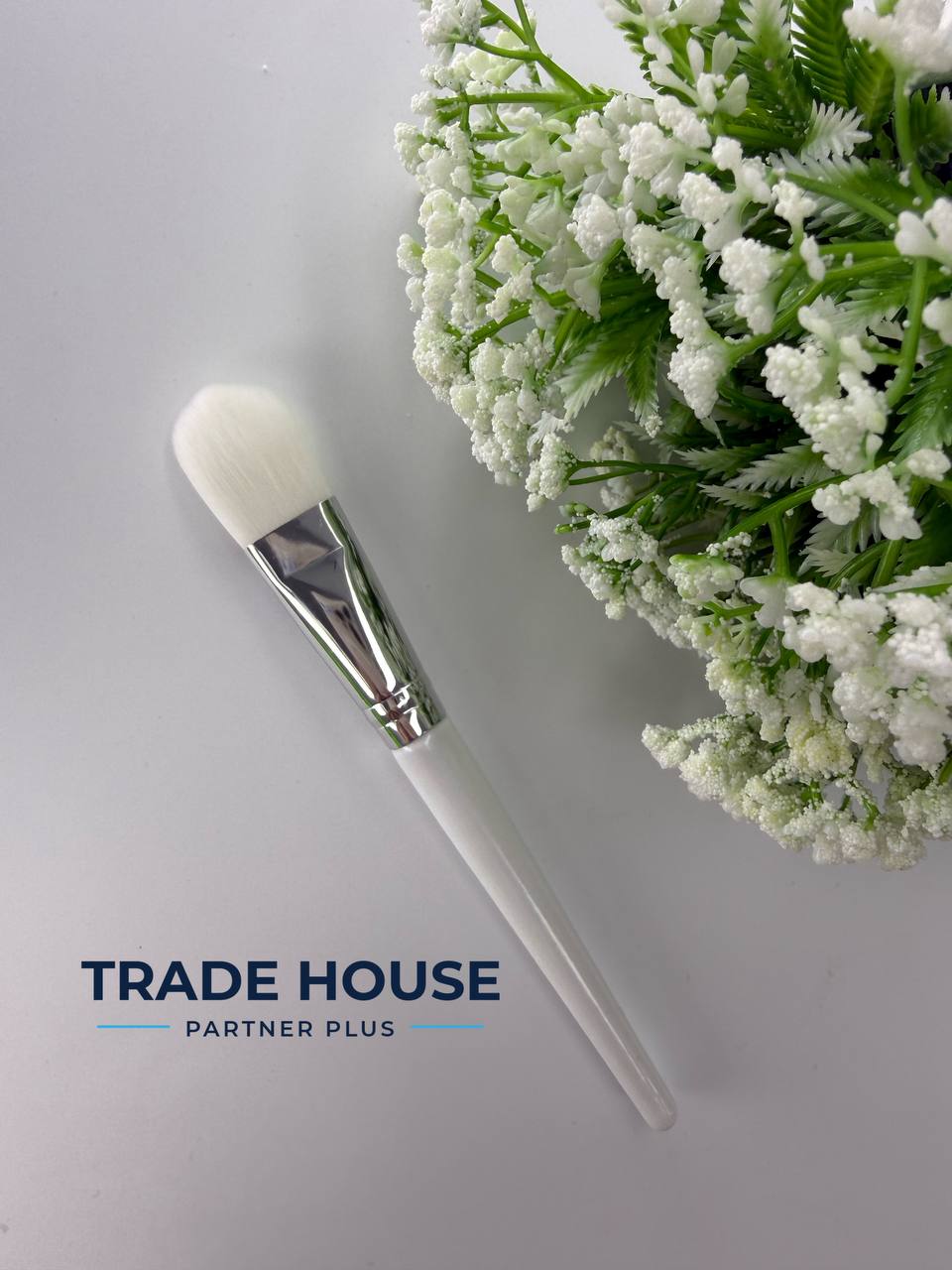 Пензлик для нанесення масок, синтетичний білий ворс, з білою ручкою